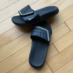 Size 1/2 Nike slides